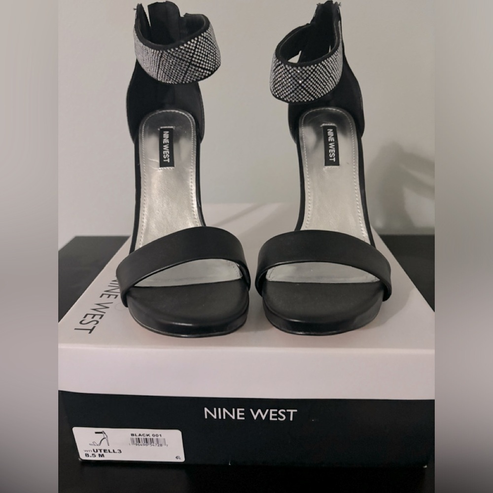 Beautiful black rhinestone studded ankle strap heels
Size: 8.5 (NEW)